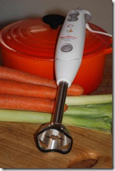 Moulinex blender, le Creuset pan, leeks and carrots